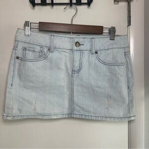 So Wear It Declare It Y2K Denim Mini Skirt. Light wash distressed. Size: 9.